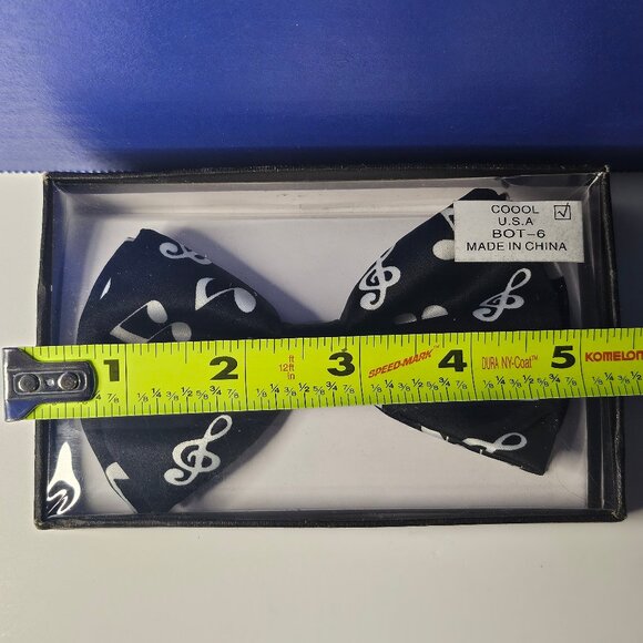 Adult/Teen Adjustable Black And White Musical Note Bow Tie - Picture 6 of 7